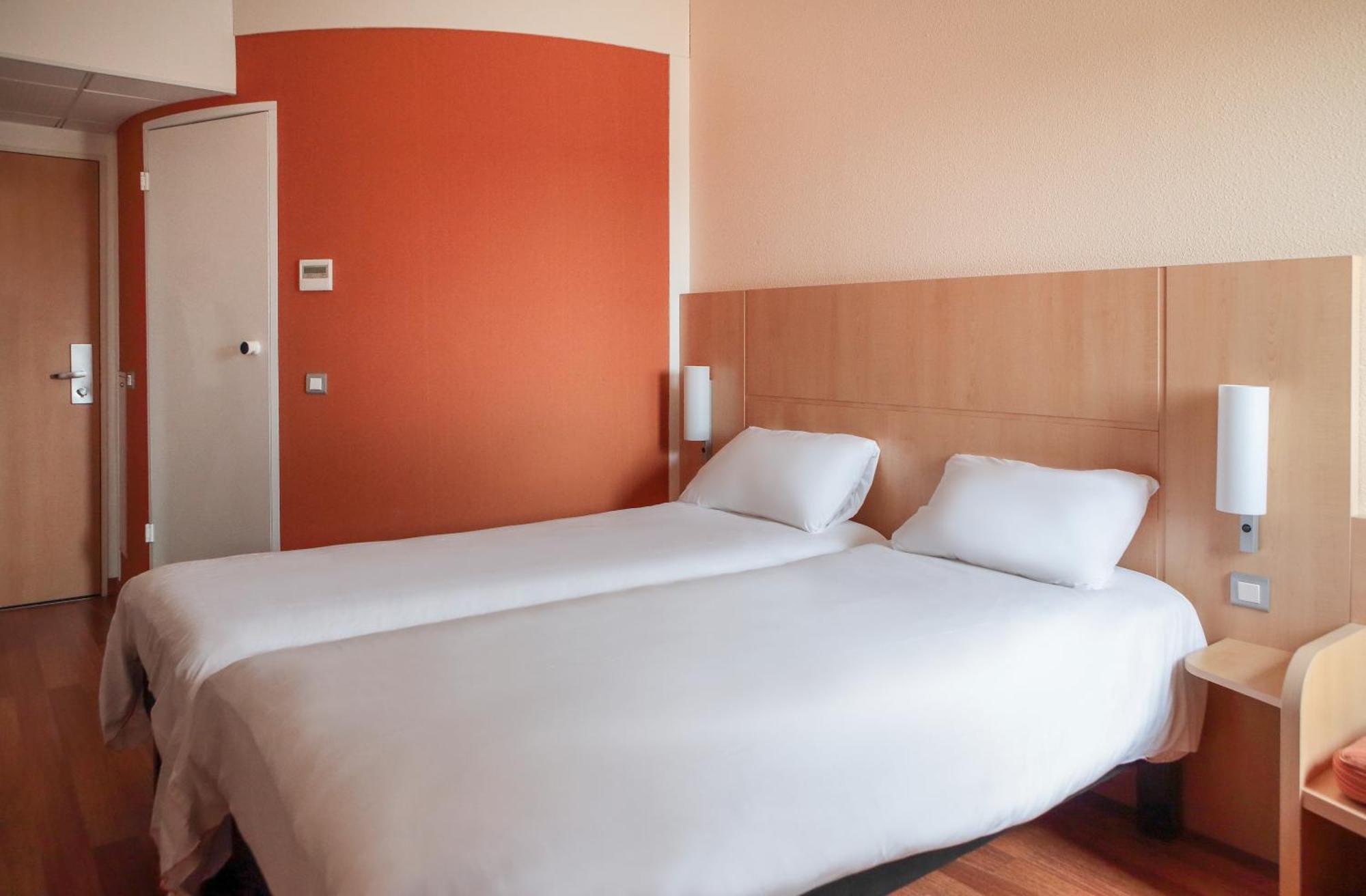 Hotel Ibis Beauvais Aeroport Exterior foto
