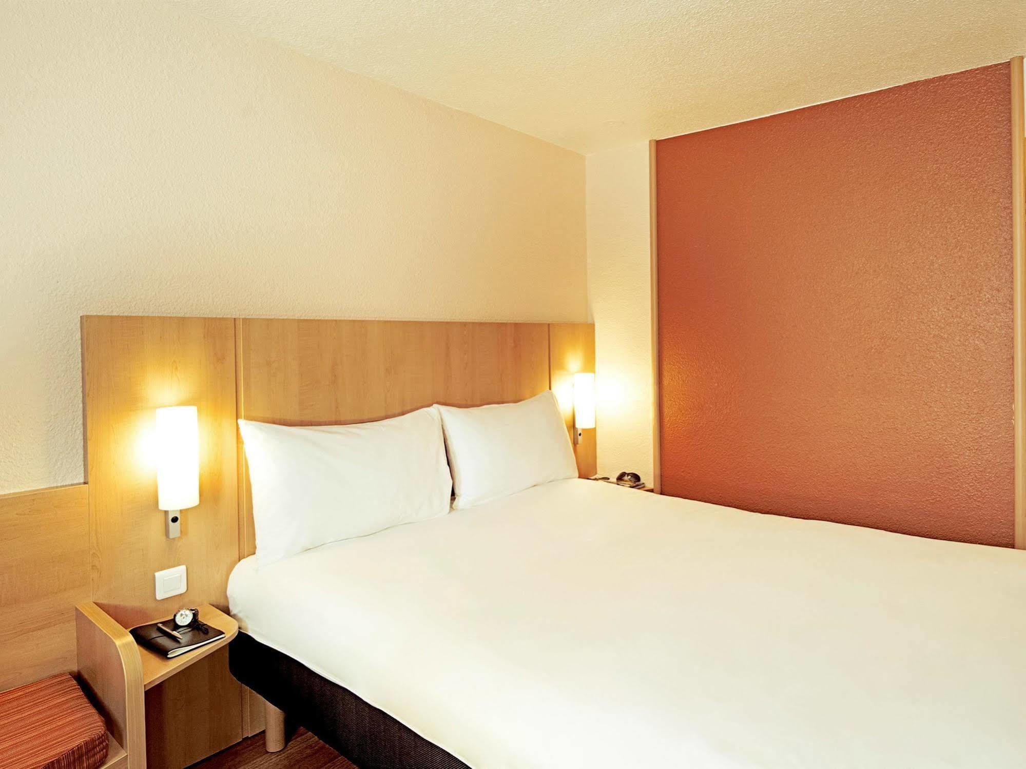 Hotel Ibis Beauvais Aeroport Exterior foto